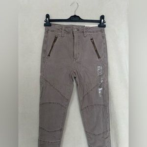 High-waisted jegging